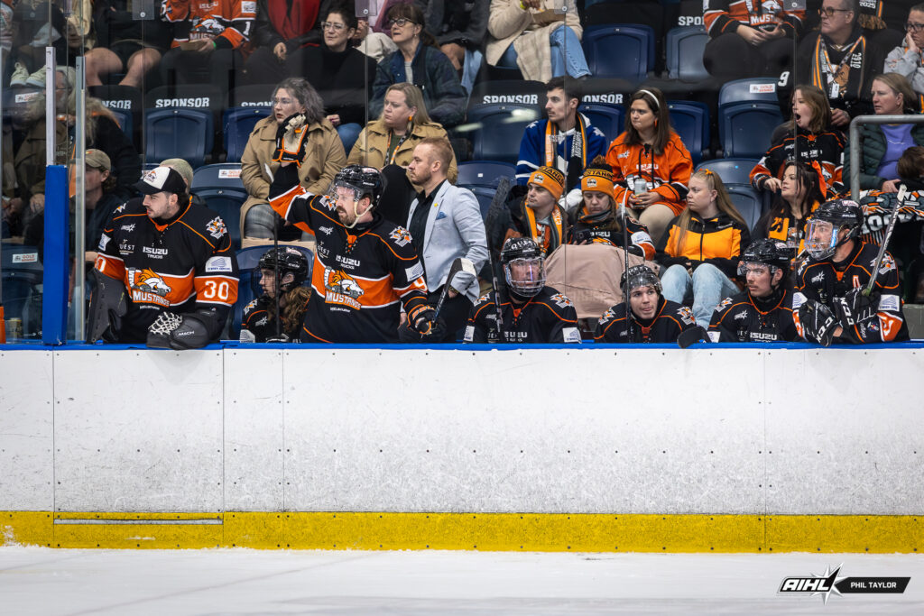Images from the AIHL game at O'Brien Icehouse between the Perth Thunder and Melbourne Mustangs on 25/05/2025