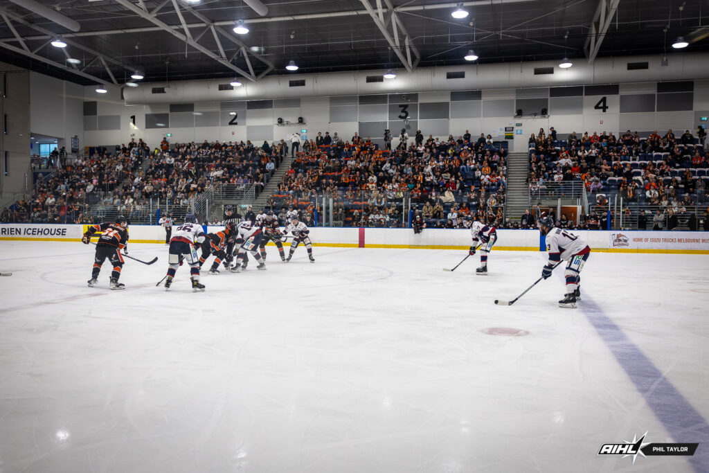 Images from the AIHL game at O'Brien Icehouse between the Perth Thunder and Melbourne Mustangs on 25/05/2025